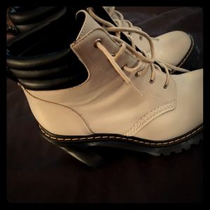 Dr Martens Persephone shoe